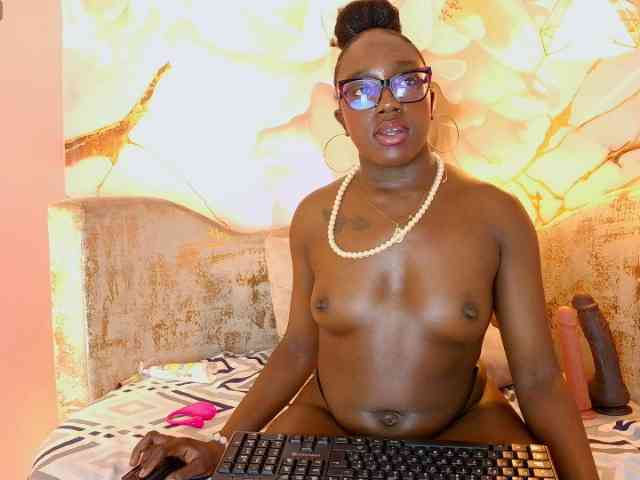 nylaroyale webcam