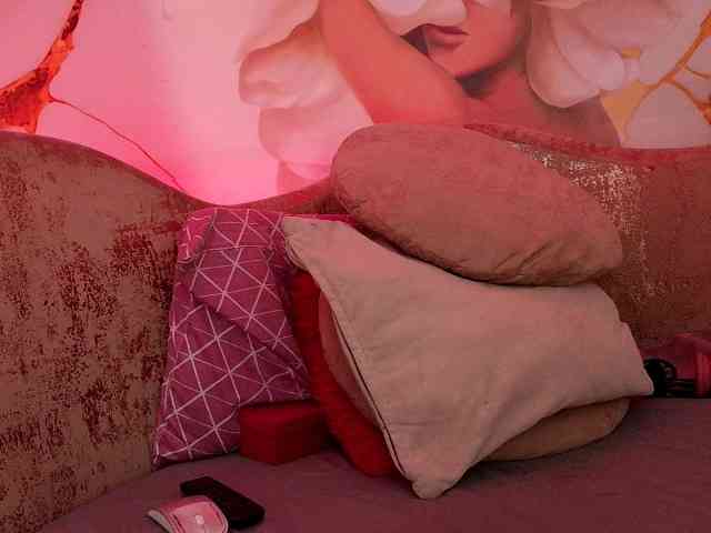 nylaroyale webcam