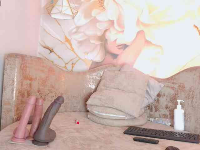 nylaroyale webcam