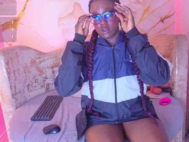 nylaroyale webcam