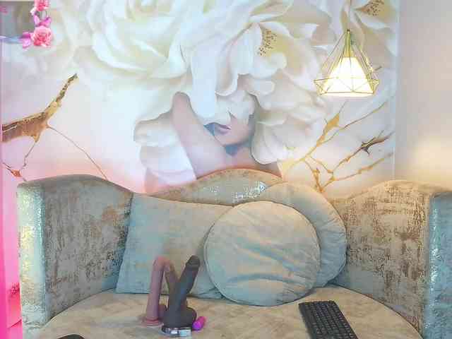 nylaroyale webcam