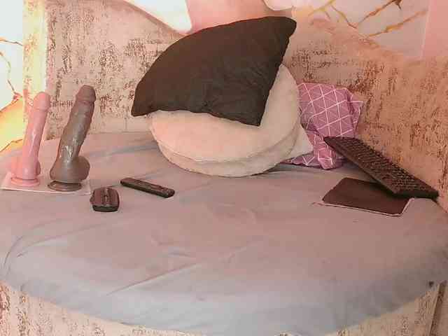 nylaroyale webcam