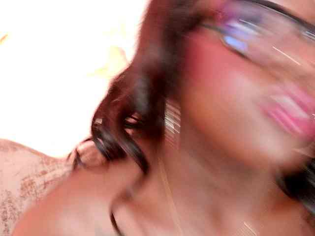nylaroyale webcam