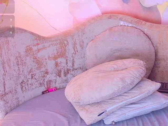 nylaroyale webcam