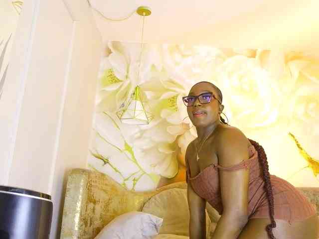 nylaroyale webcam