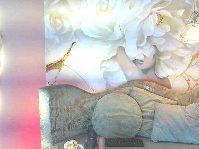 nylaroyale webcam