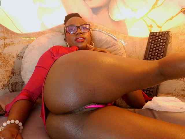 nylaroyale webcam