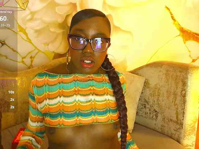 nylaroyale webcam