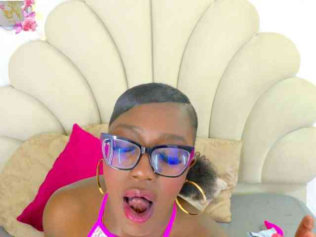 nylaroyale webcam