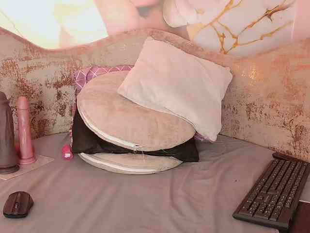 nylaroyale webcam