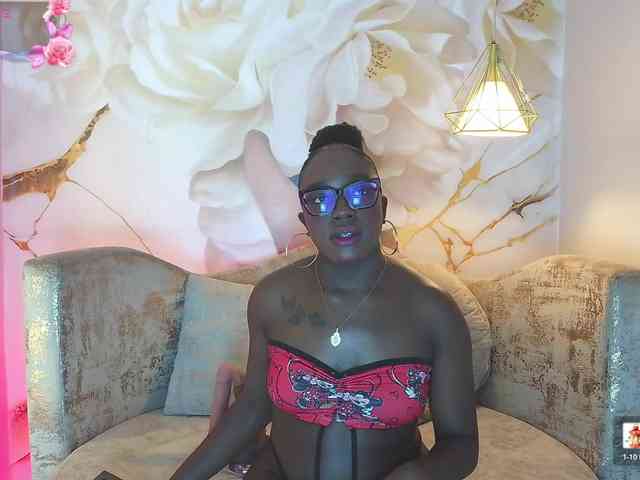 nylaroyale webcam