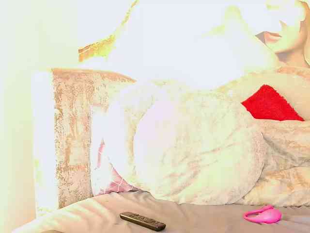 nylaroyale webcam