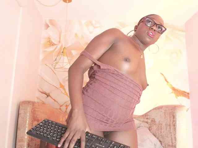 nylaroyale webcam