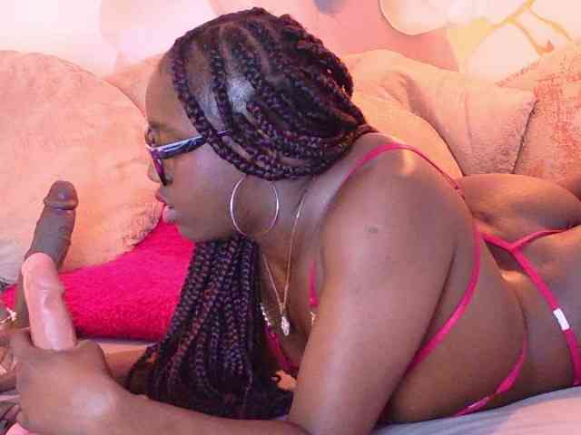 nylaroyale webcam