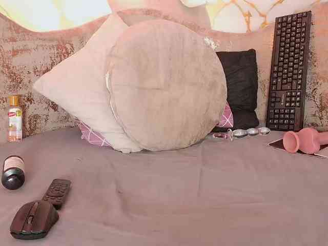 nylaroyale webcam