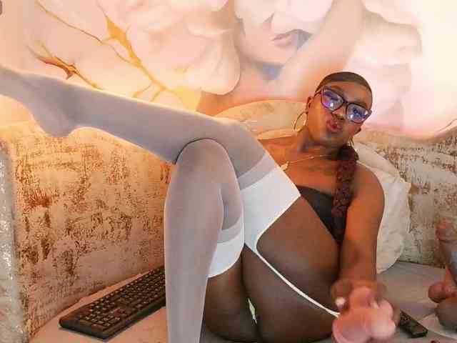 Modelo: nylaroyale
