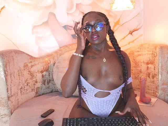 nylaroyale webcam