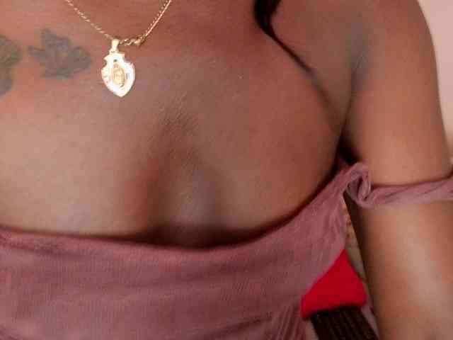 nylaroyale webcam