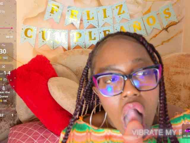 nylaroyale webcam