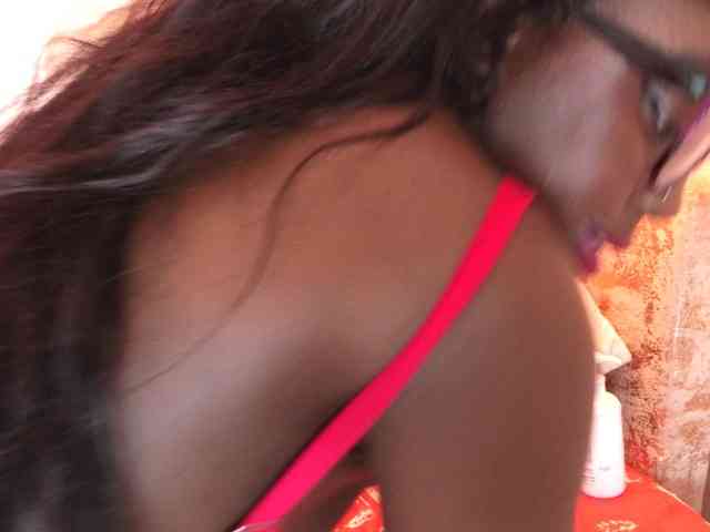 nylaroyale webcam