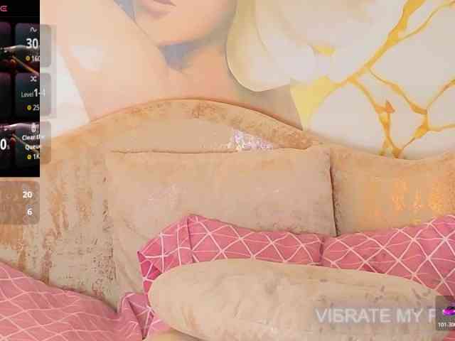 nylaroyale webcam