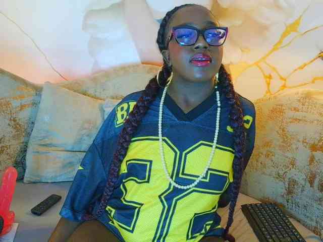 nylaroyale webcam