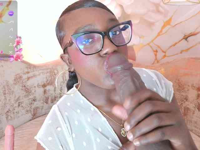 nylaroyale webcam