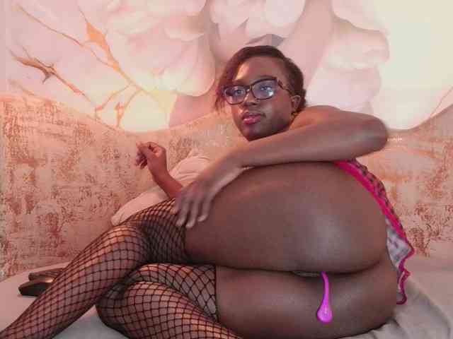 nylaroyale webcam