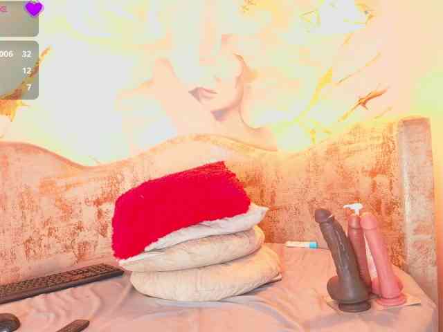 nylaroyale webcam