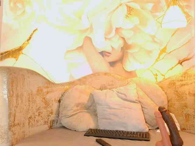 nylaroyale webcam