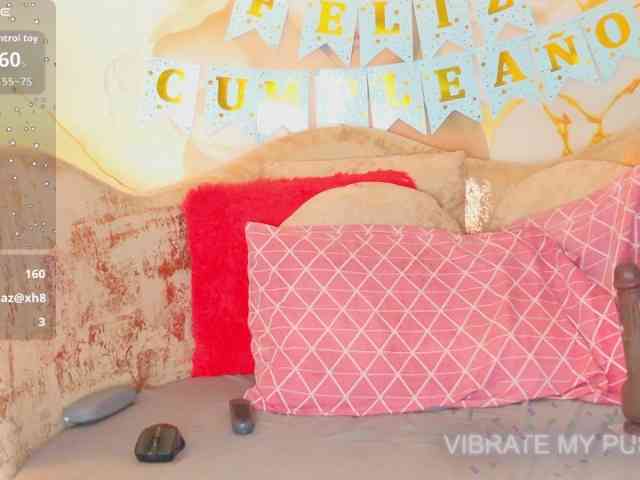 nylaroyale webcam