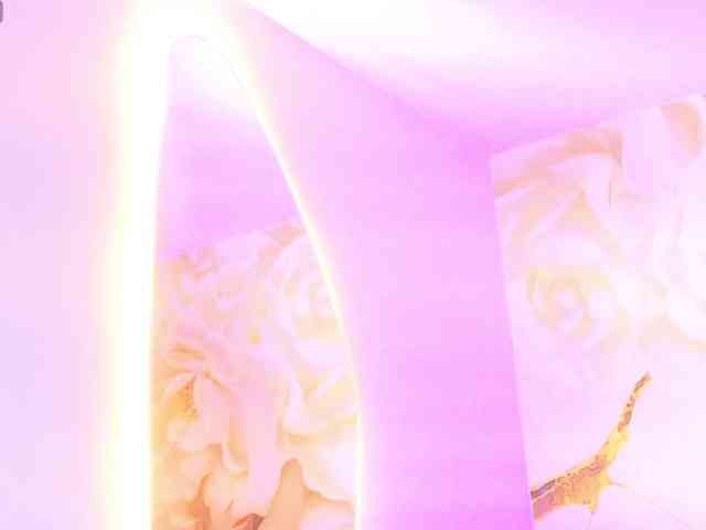 nylaroyale webcam