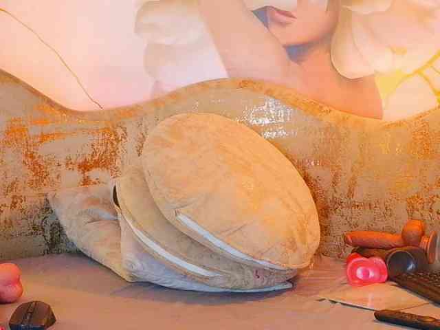 nylaroyale webcam