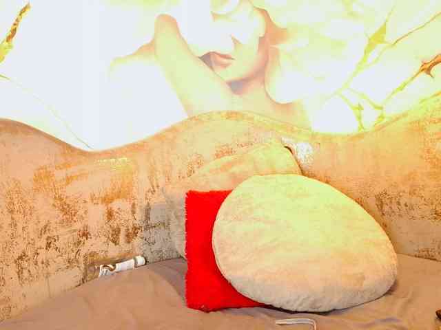 nylaroyale webcam