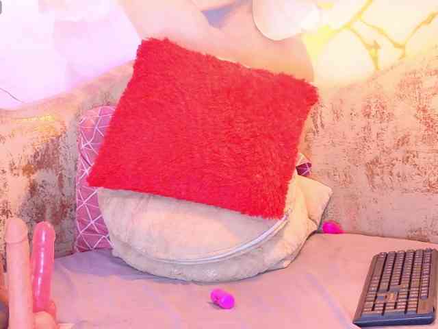 nylaroyale webcam