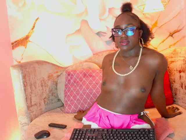 nylaroyale webcam