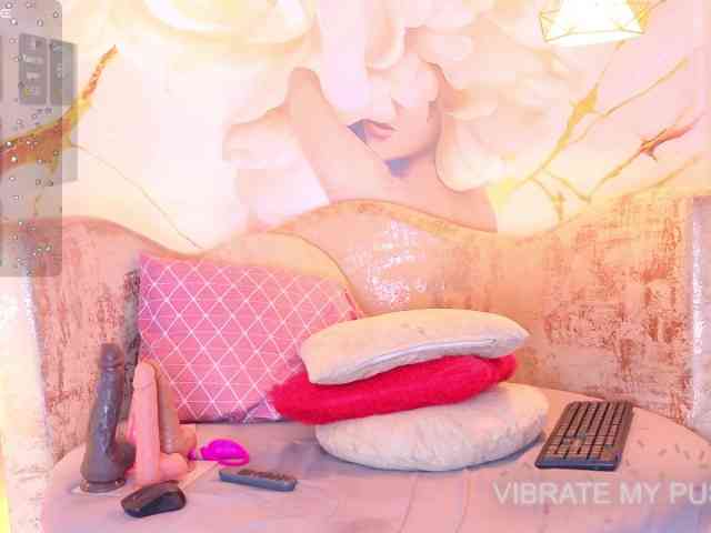 nylaroyale webcam