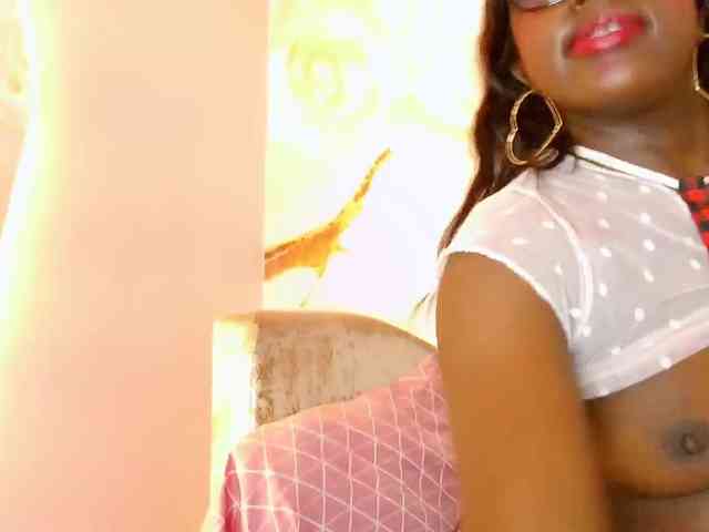 nylaroyale webcam