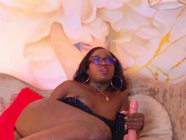 nylaroyale webcam