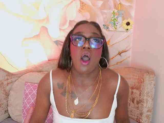 nylaroyale webcam