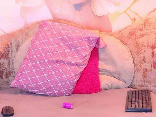 nylaroyale webcam