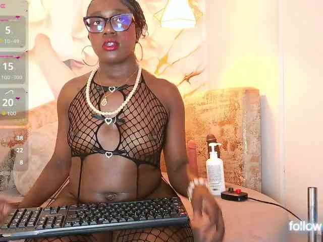 nylaroyale webcam