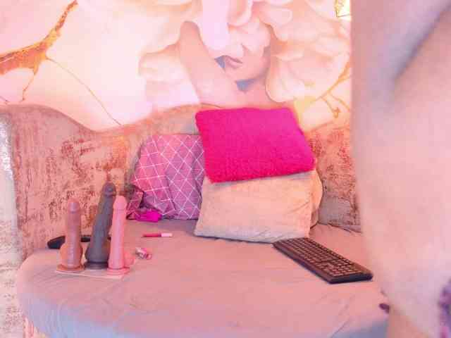 nylaroyale webcam