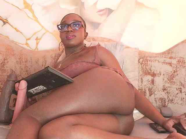 nylaroyale webcam