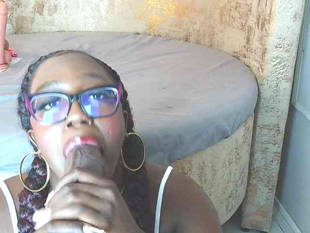 nylaroyale webcam