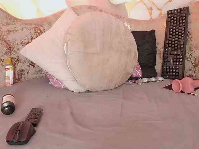 nylaroyale webcam