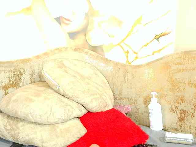 nylaroyale webcam