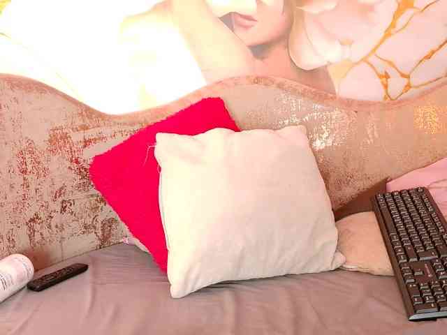 nylaroyale webcam