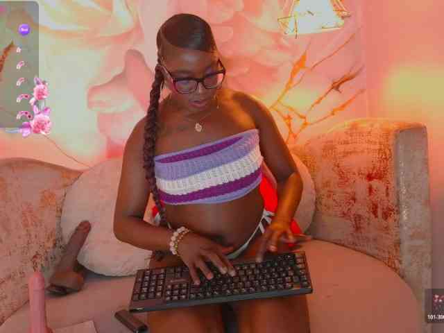 nylaroyale webcam