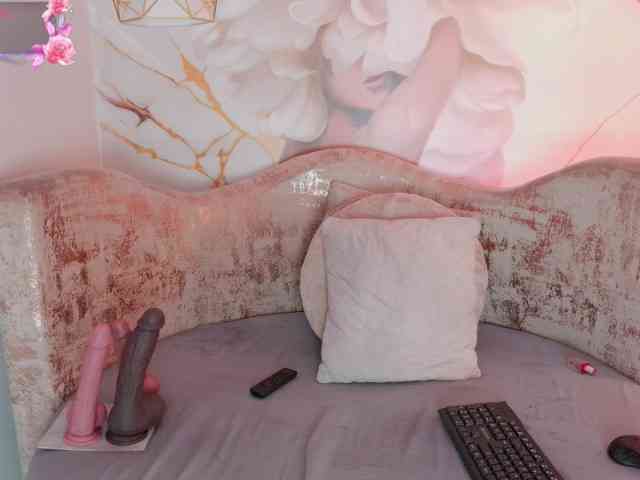 nylaroyale webcam